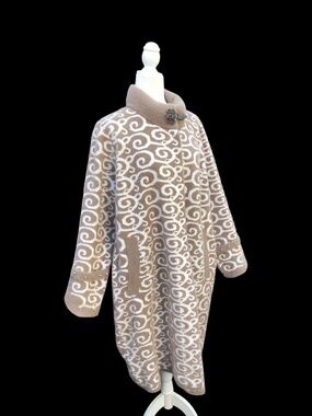 Brand New 100% Pure Alpaca Luxury Beige and Cream Luxury Coat Sweater